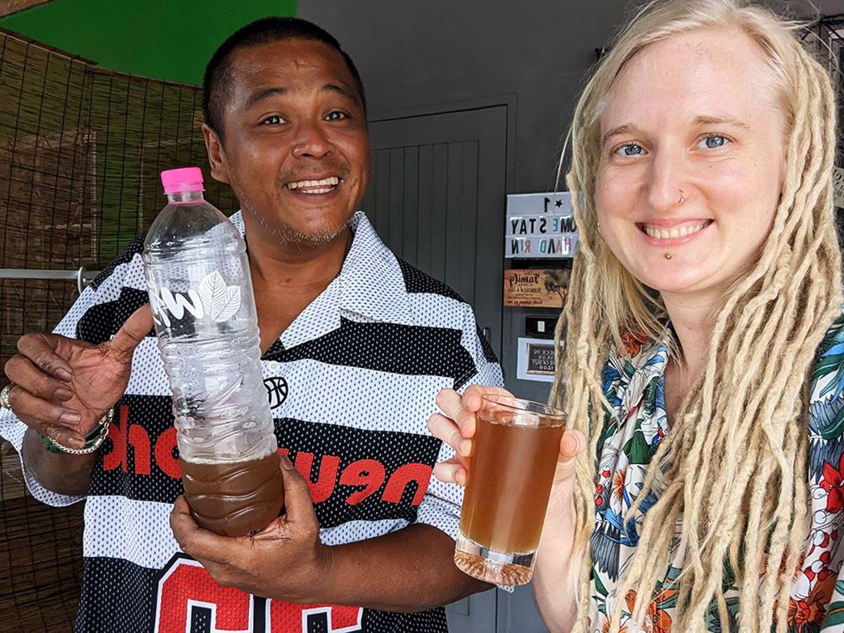 Pijemy tajski kratom razem z Mr. Peat :) Wyspa Koh Phangan, Tajlandia