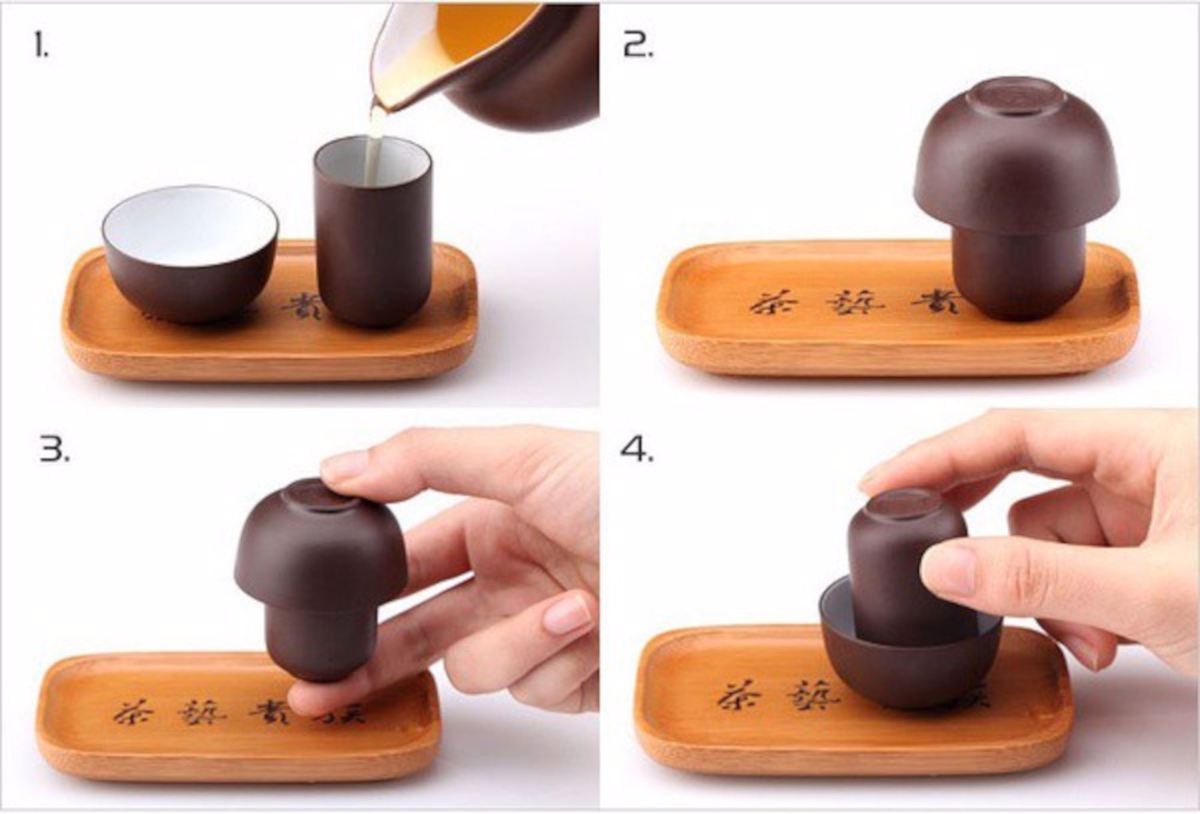 Przelewanie herbaty z wenxiang bei do pinming bei. Źródło: https://www.kyarazen.com/anxi-brewing-method-tea/